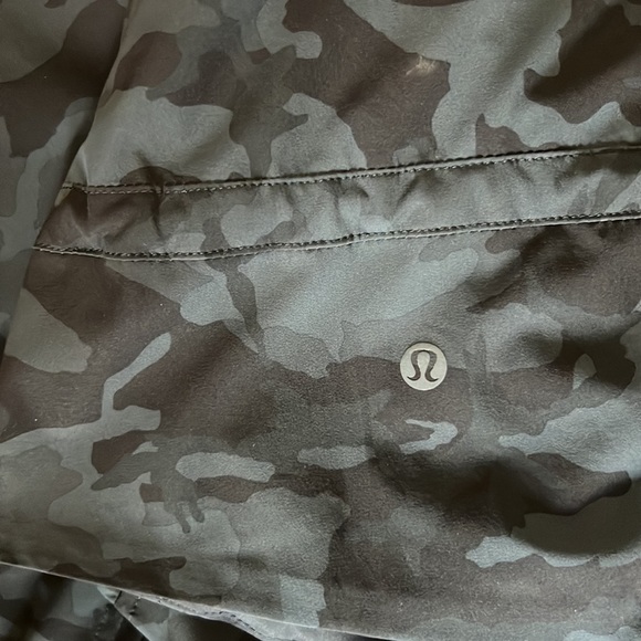 Lululemon Face Forward Jacket size 2 in Incognito Camo Multi Grey - Picture 4 of 4